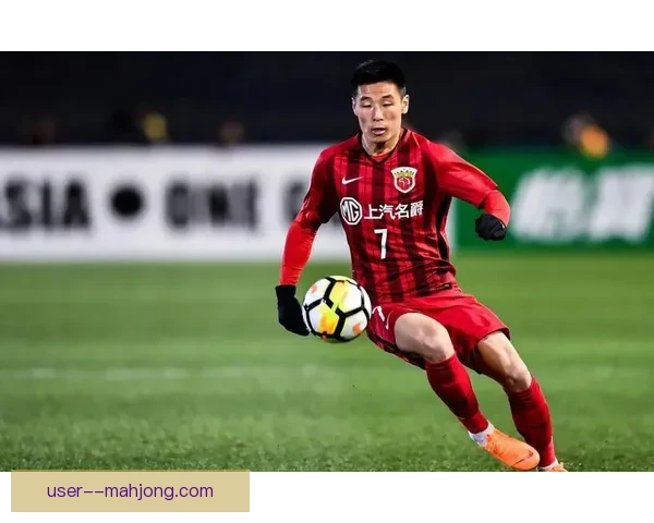 武磊力压群雄摘得中超金靴荣誉展现出色个人能力和坚韧拼搏精神 武磊力压群雄摘得中超金靴荣誉展现出色个人能力和坚韧拼搏精神